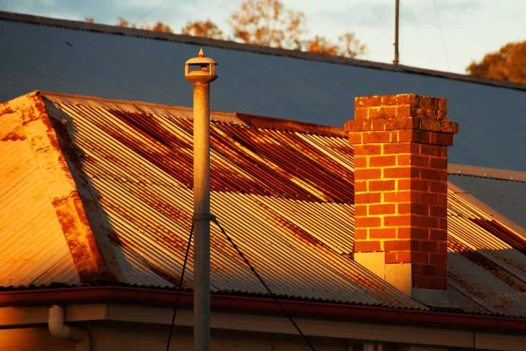 are tin roofs coller